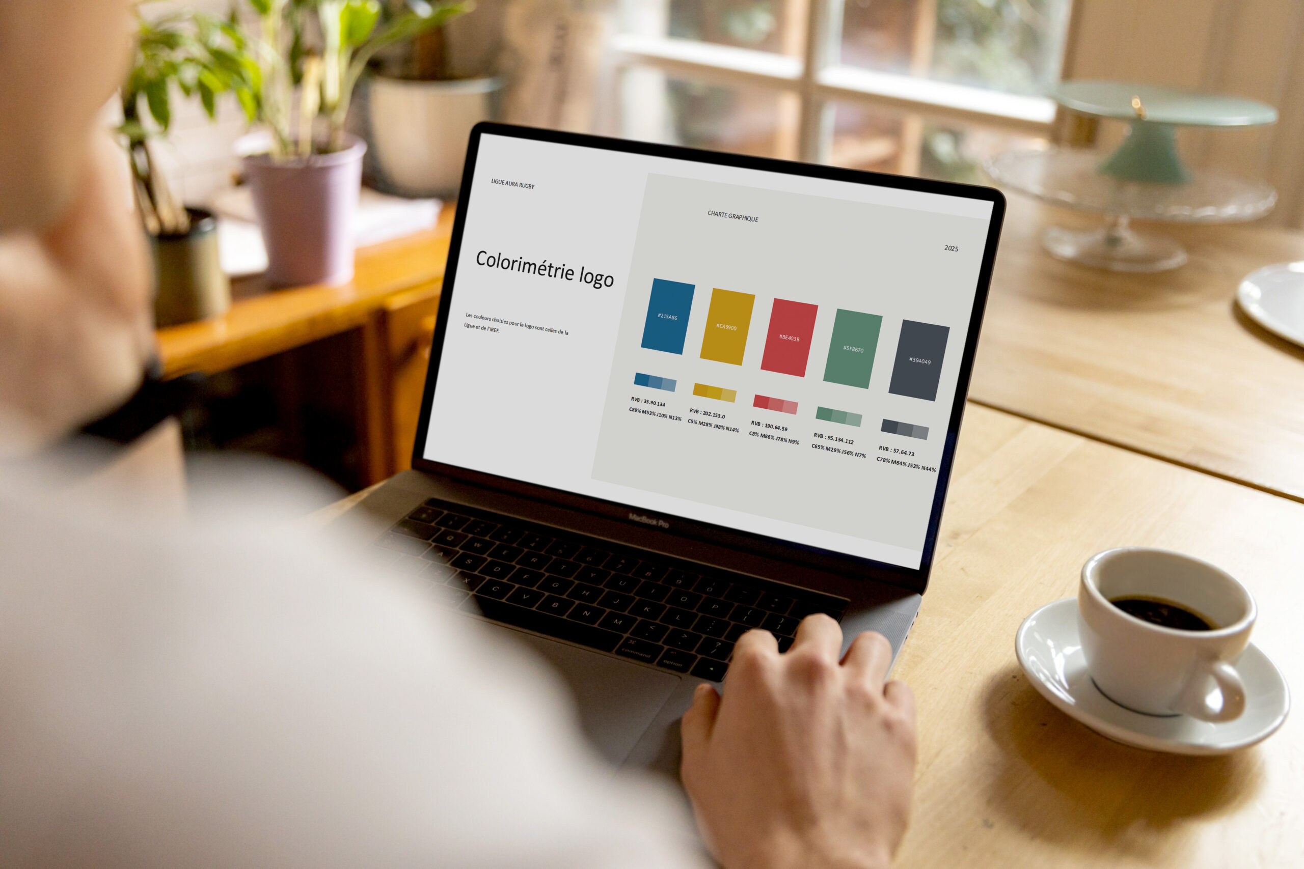 Création de la charte graphique de la nouvelle identité CFA sous forme d'un Powerpoint animé